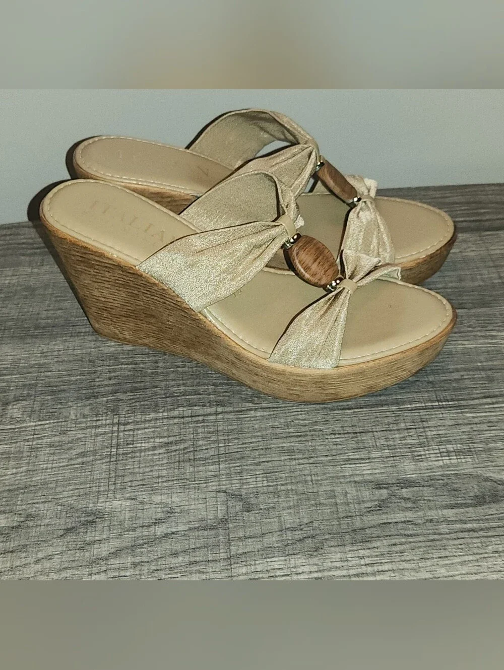 Italian Shoemakers Women's Biege & Gold Wedge Sandals Size 7.5